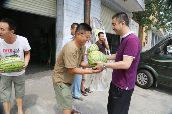 廣告公司：酷暑夏日送清涼，點(diǎn)滴關(guān)懷入人心